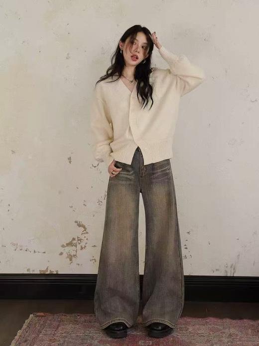 【韩系毛衣】米色斜开扣～短款宽螺纹开衫毛衣-喜出 商品图1