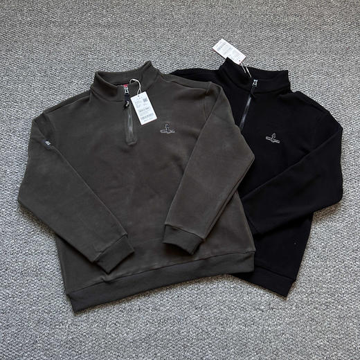 正品比音勒芬最新款加绒保暖打底半拉链，触感柔软细腻，上身快速蓄热锁温，告别秋冬凉意。面料透气不闷汗，贴身穿无负担！
尺码：灰色 黑色
尺码：M～XXXL
原价1680 商品图0