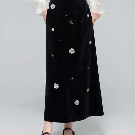 「自」全新升级【铂金会员183/天猫249/差价66】(32342)洛诗琳新中式立体花朵丝绒半身裙2025冬季气质高腰显瘦A字裙 商品图2