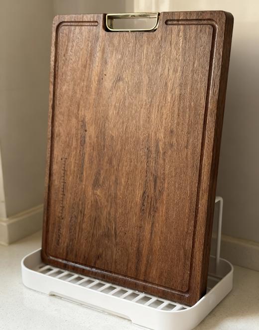 72小时发货【抗菌整木砧板】南美进口铁梨木+抗菌鸡翅木，硬度高、耐腐蚀，原木完整切割，不拼接无胶水！纯实木！防霉抗菌！无漆无蜡无甲醛，菜板加厚2.4厘米，耐高温，实拍 商品图5