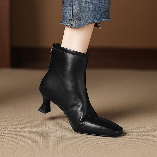 【预售5天】5.5cm秋冬时尚复古后拉链软皮瘦瘦方头粗跟短靴大码高跟时装靴A19-25A 商品图2