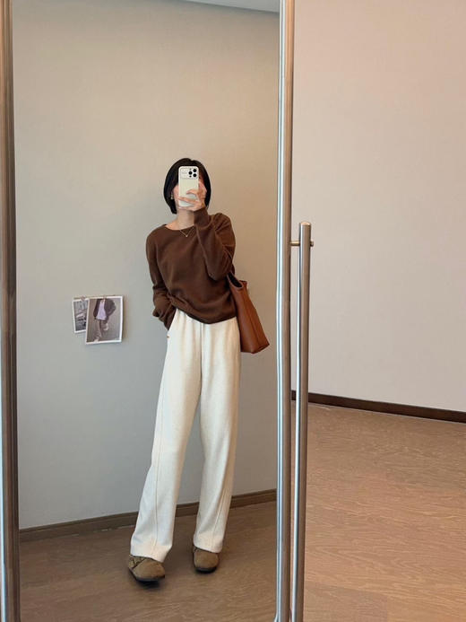 外贸原单澳利绒羊毛弯刀裤
陆续出货中[抱拳][抱拳]
颜色黑灰色&米杏色&咖色
面料：5.5%羊毛20.3%粘胶纤维74.2%涤纶
尺码M-XL 商品图12