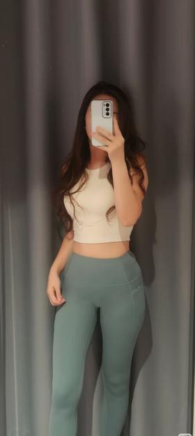 4楼MOLYVIVI条纹一体式背心：MLLC25212 售价218 折后174