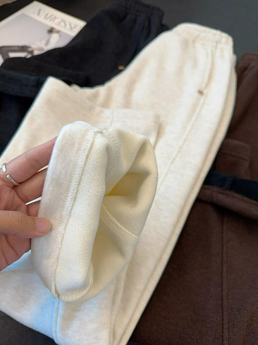 外贸原单澳利绒羊毛弯刀裤
陆续出货中[抱拳][抱拳]
颜色黑灰色&米杏色&咖色
面料：5.5%羊毛20.3%粘胶纤维74.2%涤纶
尺码M-XL 商品图8