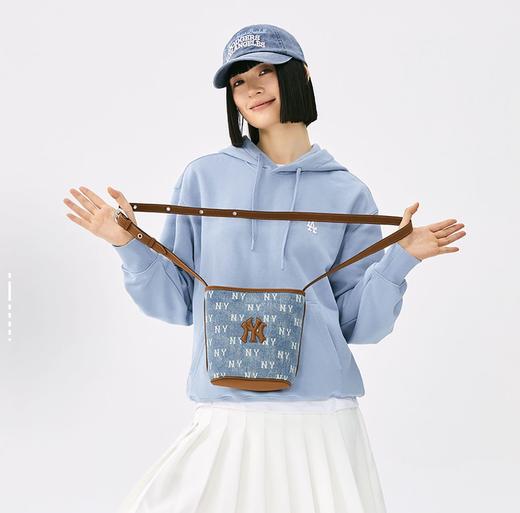 【MLB尼龙子母腋下包】秋冬的街头需要一抹亮眼的情侣印记！  潮流单品要兼顾颜值与实用性  标志性大LOGO，男女同款-XMCH 商品图4