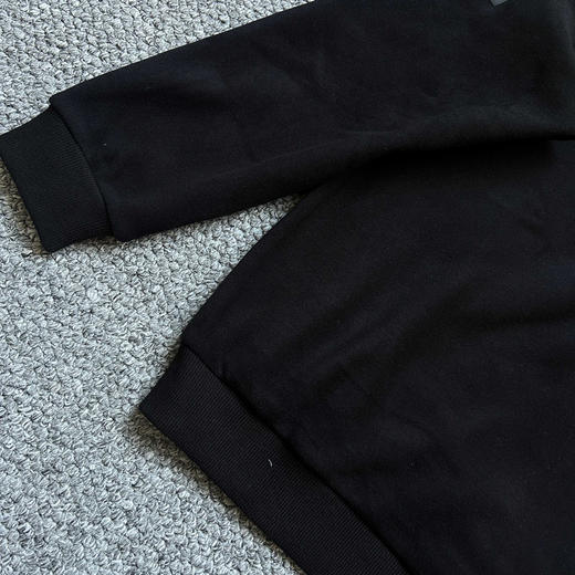 正品比音勒芬最新款加绒保暖打底半拉链，触感柔软细腻，上身快速蓄热锁温，告别秋冬凉意。面料透气不闷汗，贴身穿无负担！
尺码：灰色 黑色
尺码：M～XXXL
原价1680 商品图6