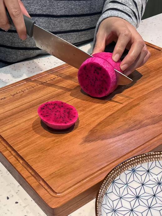 72小时发货【抗菌整木砧板】南美进口铁梨木+抗菌鸡翅木，硬度高、耐腐蚀，原木完整切割，不拼接无胶水！纯实木！防霉抗菌！无漆无蜡无甲醛，菜板加厚2.4厘米，耐高温，实拍 商品图7