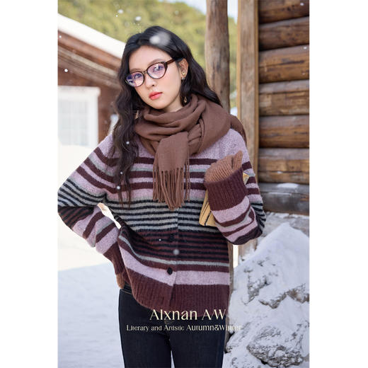 鹿向南「冬日特调」气质圆领毛衣开衫女2025冬季新款保暖显瘦上衣 商品图3