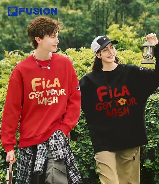 【FILA斐乐新年马上来财圆领加绒卫衣】这款FILA斐乐新年加绒卫衣，从面料、剪裁到设计细节，均体现出品牌级品质与年轻化审美。银狐绒内里带来柔软保暖的穿着体验，-YOEO 商品图2