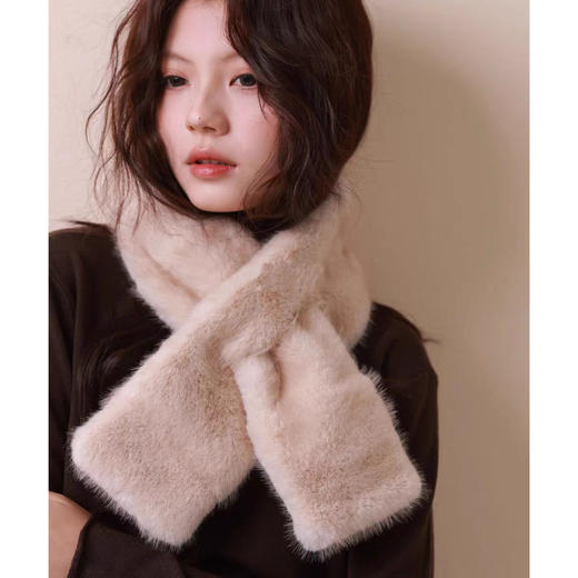 【YW】无忧购“礼物季”2025冬季热卖高级感横条纹理毛领围脖女毛茸茸平整围巾柔软亲肤ML070（截单后3-5天发货) 商品图0