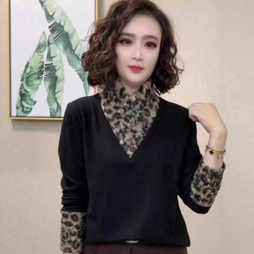 2025冬季新款双面绒妈妈装V领T恤时尚豹纹保暖打底衫百搭减龄上衣 商品图2
