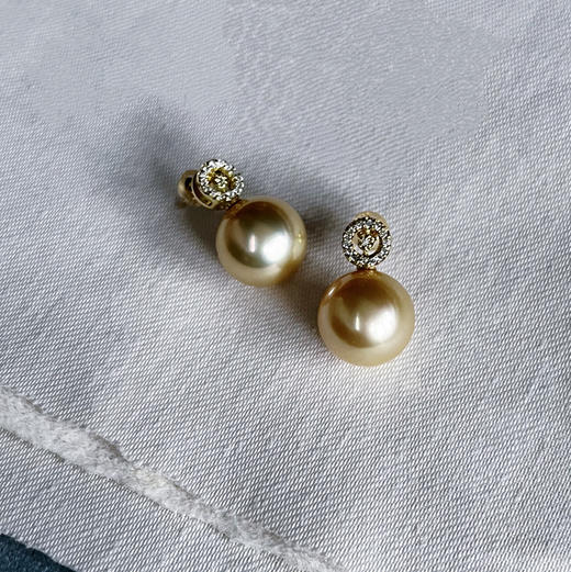 CLASSIC系列 18K镶钻石和南洋珍珠 耳钉 商品图0