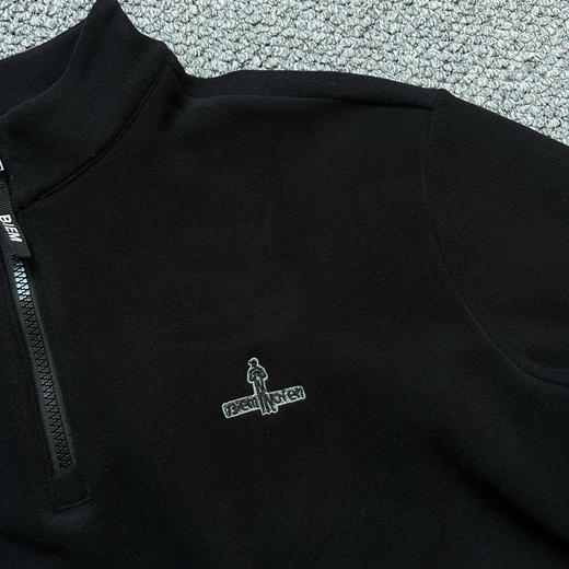 正品比音勒芬最新款加绒保暖打底半拉链，触感柔软细腻，上身快速蓄热锁温，告别秋冬凉意。面料透气不闷汗，贴身穿无负担！
尺码：灰色 黑色
尺码：M～XXXL
原价1680 商品图3