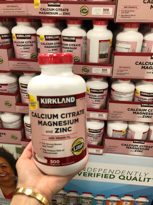 1瓶有2磅重哦！适合买给家里老人补补 钙👍美国Kirkland 钙镁锌片含D3 ，500片(每天2粒) 活动减价中！ 商品图2