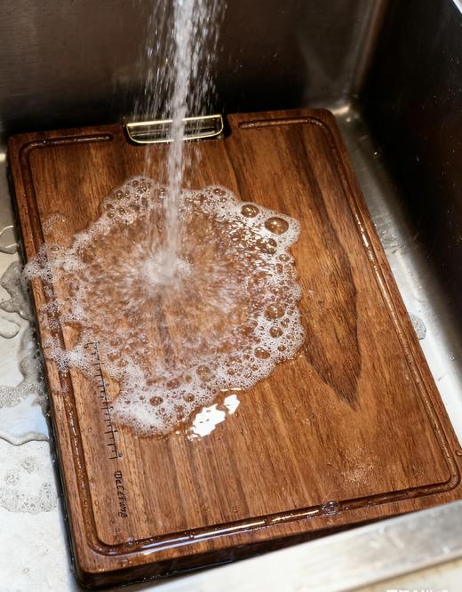 72小时发货【抗菌整木砧板】南美进口铁梨木+抗菌鸡翅木，硬度高、耐腐蚀，原木完整切割，不拼接无胶水！纯实木！防霉抗菌！无漆无蜡无甲醛，菜板加厚2.4厘米，耐高温，实拍 商品图6