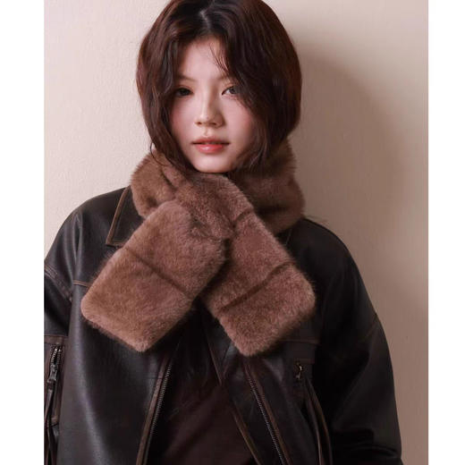 【YW】无忧购“礼物季”2025冬季热卖高级感横条纹理毛领围脖女毛茸茸平整围巾柔软亲肤ML070（截单后3-5天发货) 商品图3