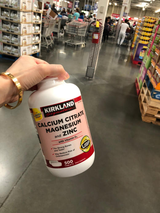 1瓶有2磅重哦！适合买给家里老人补补 钙👍美国Kirkland 钙镁锌片含D3 ，500片(每天2粒) 活动减价中！ 商品图6