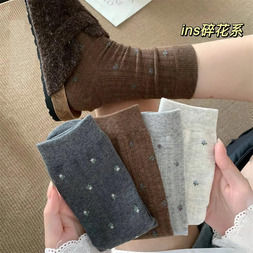 特价秒杀！19.9六双【简约舒适❗️时尚百搭】女袜秋冬新款女士中筒袜小碎花长筒袜ins休闲百搭早秋复古堆堆袜。jb 商品图0