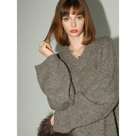 COCOBELLA质感花纱粗棒针毛衣裙软糯V领加厚针织连衣裙MZ7065