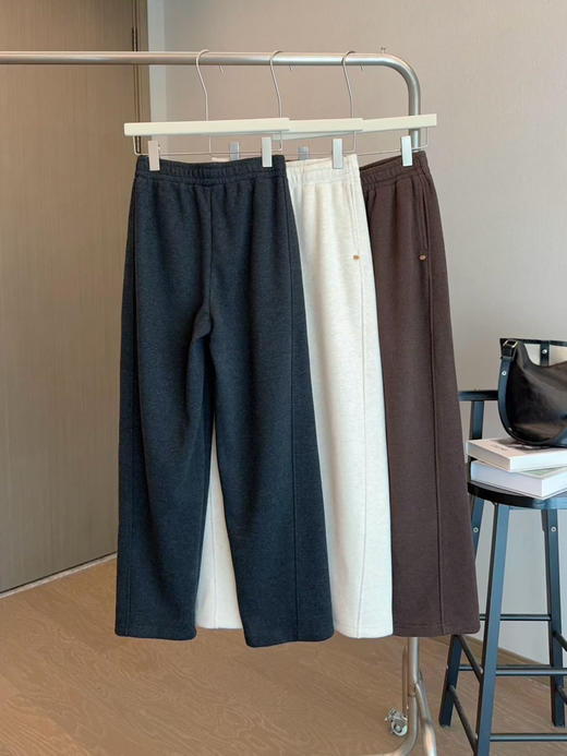 外贸原单澳利绒羊毛弯刀裤
陆续出货中[抱拳][抱拳]
颜色黑灰色&米杏色&咖色
面料：5.5%羊毛20.3%粘胶纤维74.2%涤纶
尺码M-XL 商品图2