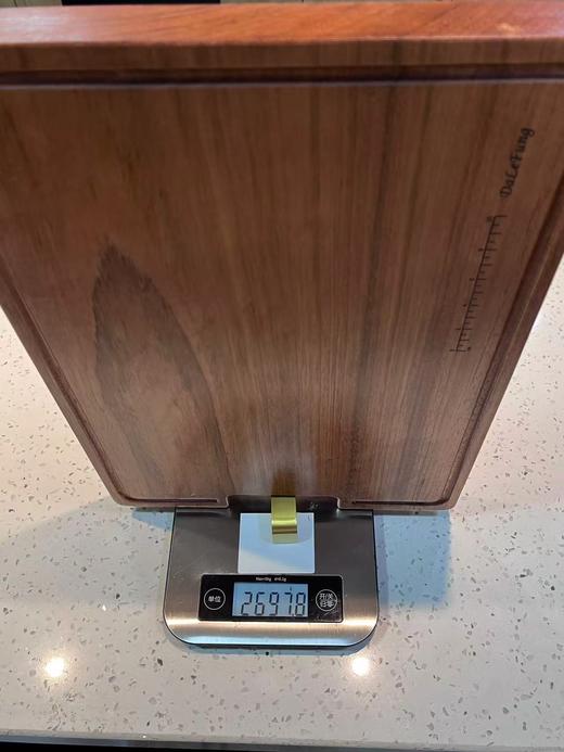 72小时发货【抗菌整木砧板】南美进口铁梨木+抗菌鸡翅木，硬度高、耐腐蚀，原木完整切割，不拼接无胶水！纯实木！防霉抗菌！无漆无蜡无甲醛，菜板加厚2.4厘米，耐高温，实拍 商品图13