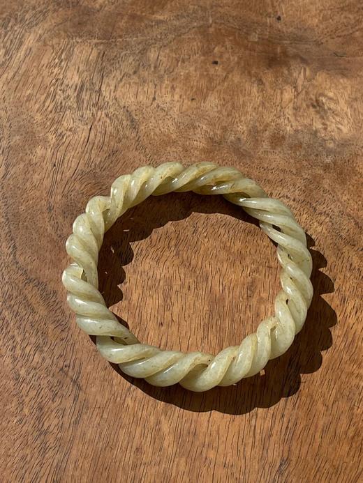 和田糖沁白玉镂雕麻花环手镯，顺丰包邮 商品图1