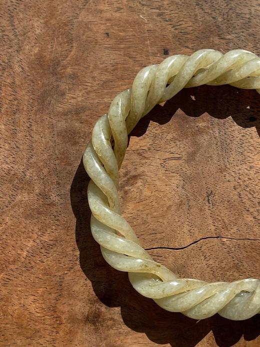 和田糖沁白玉镂雕麻花环手镯，顺丰包邮 商品图9