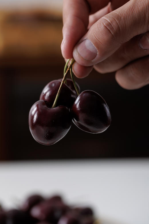 智利海运车厘子丨黑车，硬度高略带酸，光泽好 ，原箱进口，顺丰空运 ，5斤原箱品牌随机发 商品图9