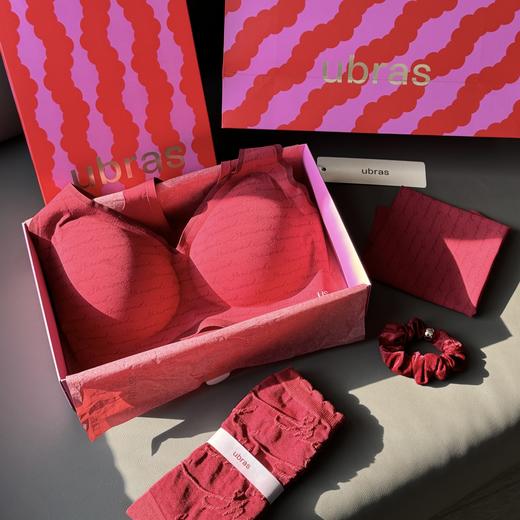 【 Ubras 满印文胸背心款礼盒 SHE IS RED】新年/本命年送礼 送礼袋+礼盒刘雯代言品牌ubras UZ1144061 均码 商品图1