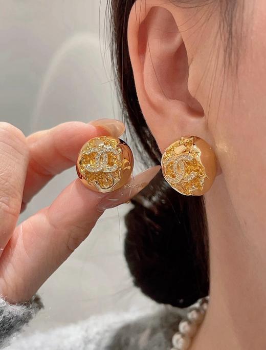 香奈儿 破碎半金球耳钉(XJ) 商品图5