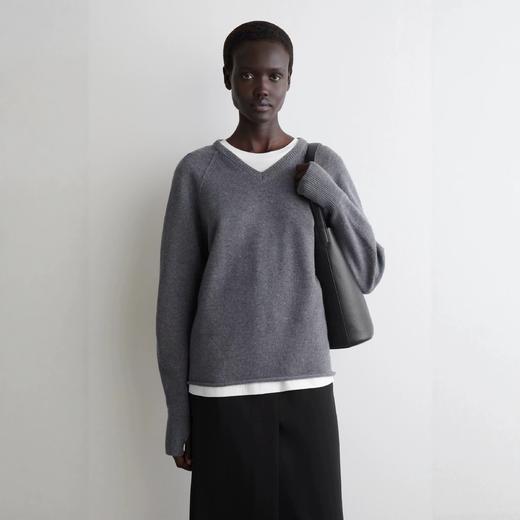 D121427卷边下摆V领插肩长袖宽松显瘦针织衫上衣女 商品图9