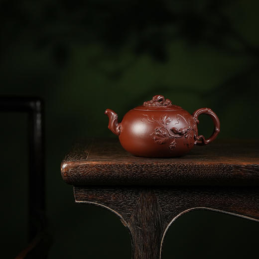 龙德堂陶艺 徐飞制《松鼠葡萄》原矿紫朱泥 310cc 库存请咨询客服 商品图0