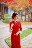 【岁宴朱华】新年红冬季加绒改良旗袍，正红提花面料搭配柔糯毛绒镶边，自带节日氛围感小立领配珍珠链条装饰，盘扣点缀尽显东方雅致；修身剪裁贴合身形 商品缩略图5