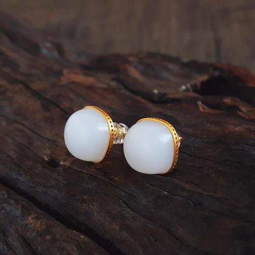 【天然正品】AU750黄金镶天然新疆且末料细腻一级白油润度佳方形和田玉耳钉18.2*13.2*13.2MM（皆取最大值）女士 031125TJ30 商品图2