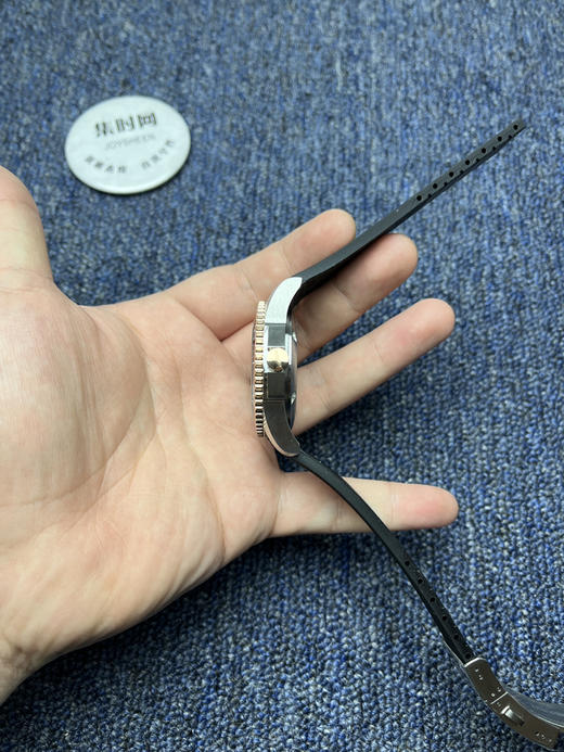 浪琴新款康卡斯系列 黑色盘 间玫金款 男士腕表 增强夜光持久效果！
机芯：搭载进口西铁城 商品图5