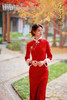 【岁宴朱华】新年红冬季加绒改良旗袍，正红提花面料搭配柔糯毛绒镶边，自带节日氛围感小立领配珍珠链条装饰，盘扣点缀尽显东方雅致；修身剪裁贴合身形 商品缩略图3