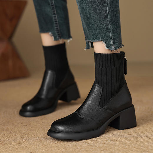 【预售5天】粗跟真皮针织毛线短筒马丁靴女圆头厚底高跟短靴简约大码时装女靴HL-3955 商品图1