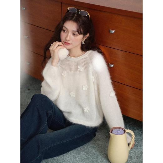 黑标 鹿向南「绒绒心绪」立体花朵镂空针织衫女冬慵懒感宽松上衣 商品图2