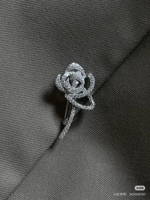 HEFANG 这枚胸针，仙女们都值得拥有！ 雅致点缀穿搭的闪闪玫瑰胸针✨ 商品图5