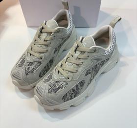 女款运动鞋hu010