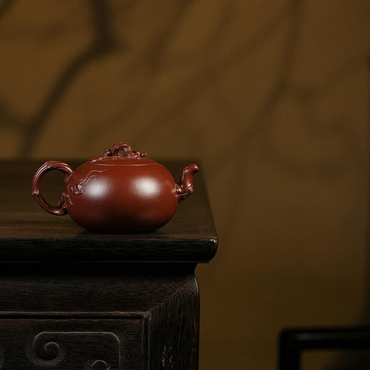 龙德堂陶艺 徐飞制《松鼠葡萄》原矿紫朱泥 310cc 库存请咨询客服 商品图1