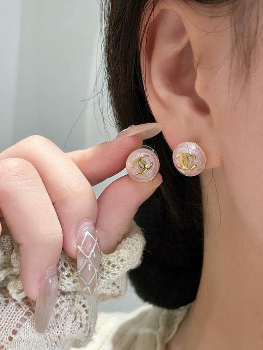 香奈儿 小粉金豆耳钉 (XJ) 商品图2