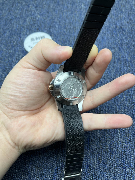 浪琴新款康卡斯系列 黑色盘 间玫金款 男士腕表 增强夜光持久效果！
机芯：搭载进口西铁城 商品图6