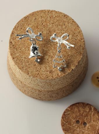 鹿鹿推荐·【圣诞结】限定氛围圣诞树铃铛不对称耳钉 商品图1