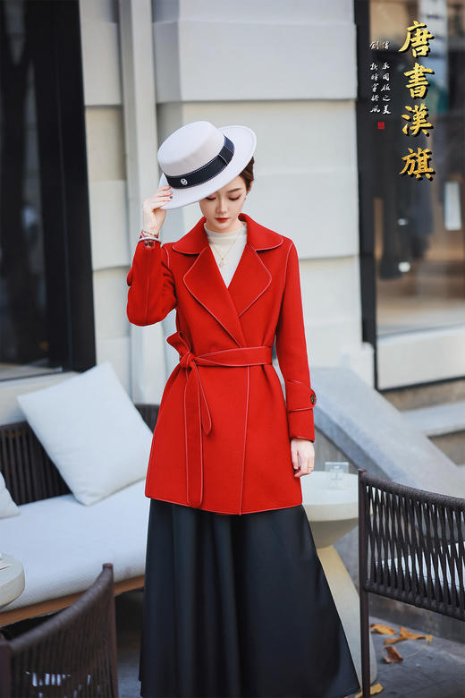 【烽波领】正红色羊毛大衣 新中式收腰系带毛呢外套，精选纯羊毛面料，触感柔软厚实，保暖性拉满，冬日穿着轻盈不压身，兼顾温度与质感西装翻领搭配收腰系带，可自由调节腰线，勾勒曼妙身形；中长款版型修饰身材比例 商品图8