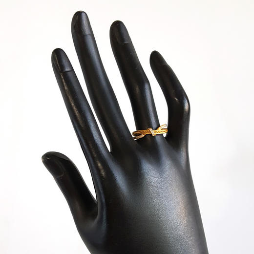 【天然正品】老庙足金经典简约镂空款0.204克拉钻石戒指13.5号（皆取最大值）女士 301125AK15特价：6380 商品图7