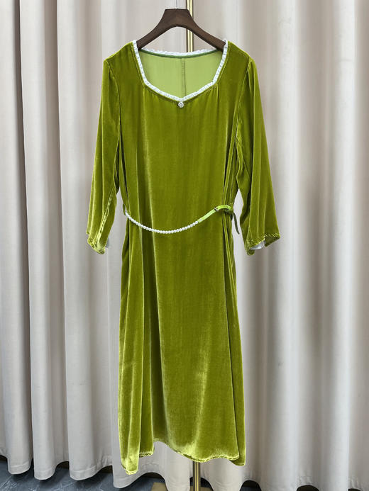 「断码清仓」宫廷风橄榄绿丝绒方领七分袖珍珠收腰连衣裙 L码 ZFYY180 商品图0