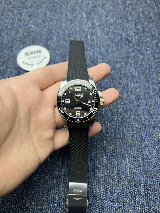 浪琴新款康卡斯系列 黑色盘 间玫金款 男士腕表 增强夜光持久效果！
机芯：搭载进口西铁城 商品图0