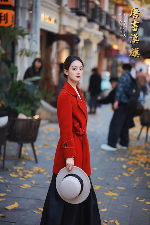 【烽波领】正红色羊毛大衣 新中式收腰系带毛呢外套，精选纯羊毛面料，触感柔软厚实，保暖性拉满，冬日穿着轻盈不压身，兼顾温度与质感西装翻领搭配收腰系带，可自由调节腰线，勾勒曼妙身形；中长款版型修饰身材比例 商品图5