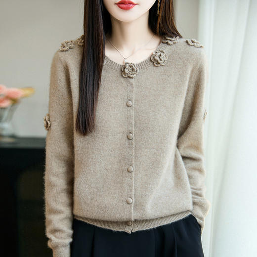 丁摩 100%纯羊毛重磅刺绣钩花开衫R-256 商品图4